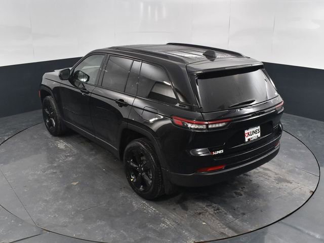 New 2025 Jeep Grand Cherokee Limited w/ Black Appearance Package image 37