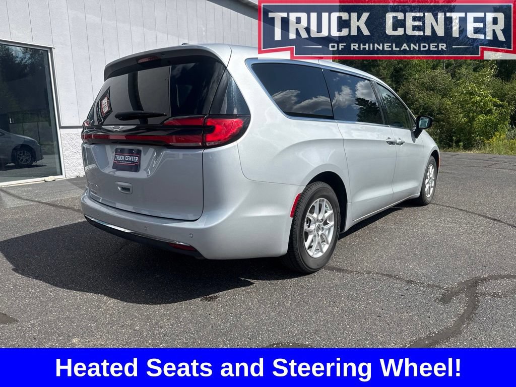Used 2024 Chrysler Pacifica Touring-L FWD image 3
