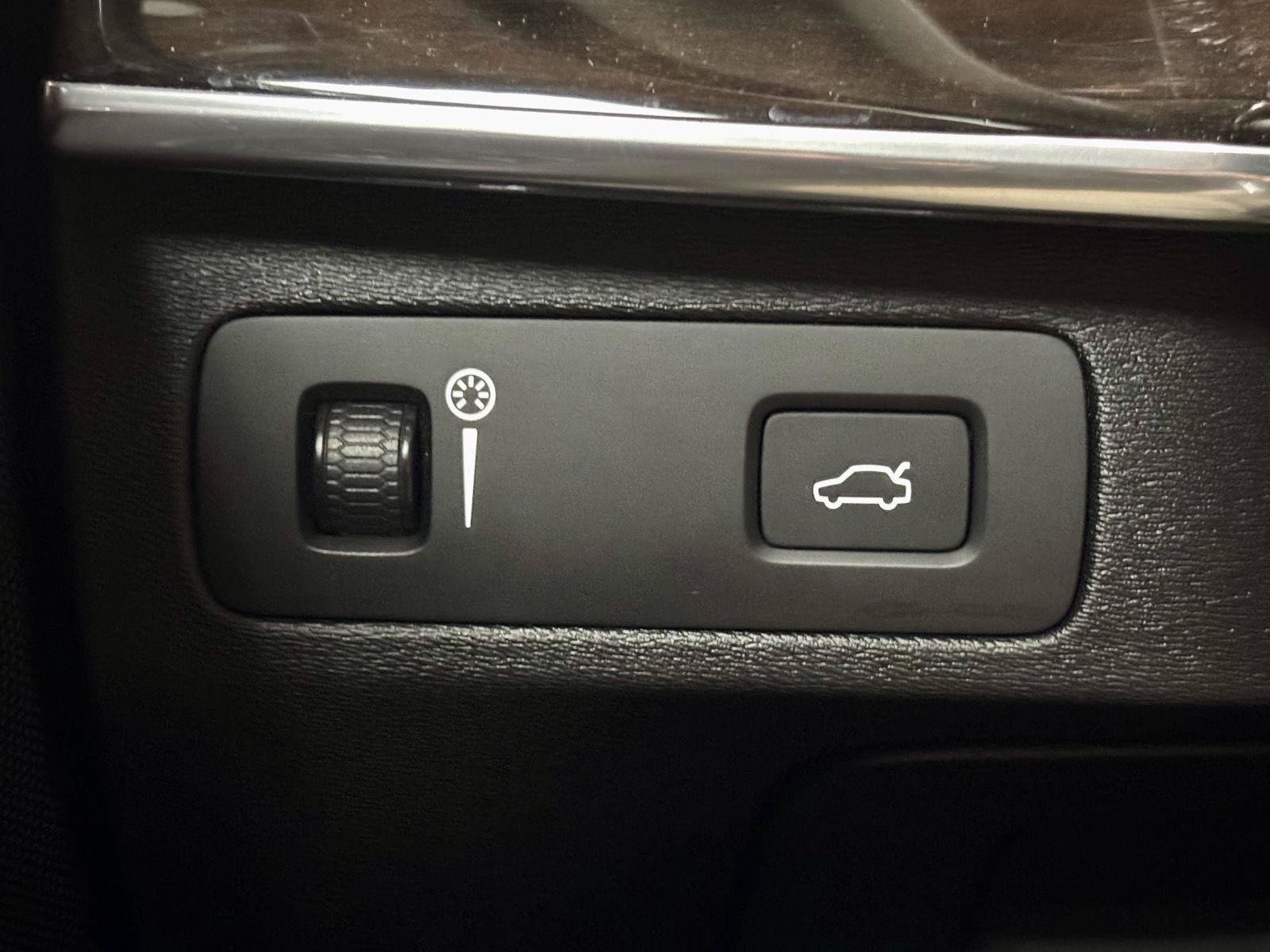 Used 2019 Volvo XC90 T6 Momentum w/ Protection Package Premier AWD/4WD image 30
