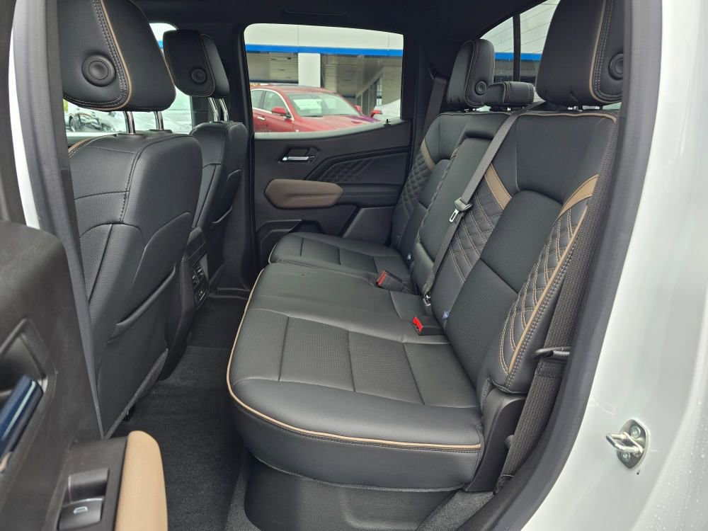 Used 2023 GMC Canyon Denali image 9