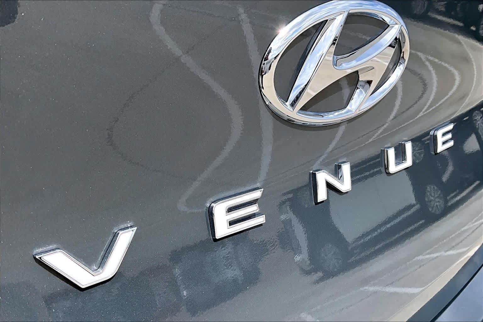 Used 2026 Hyundai Venue SEL FWD image 10