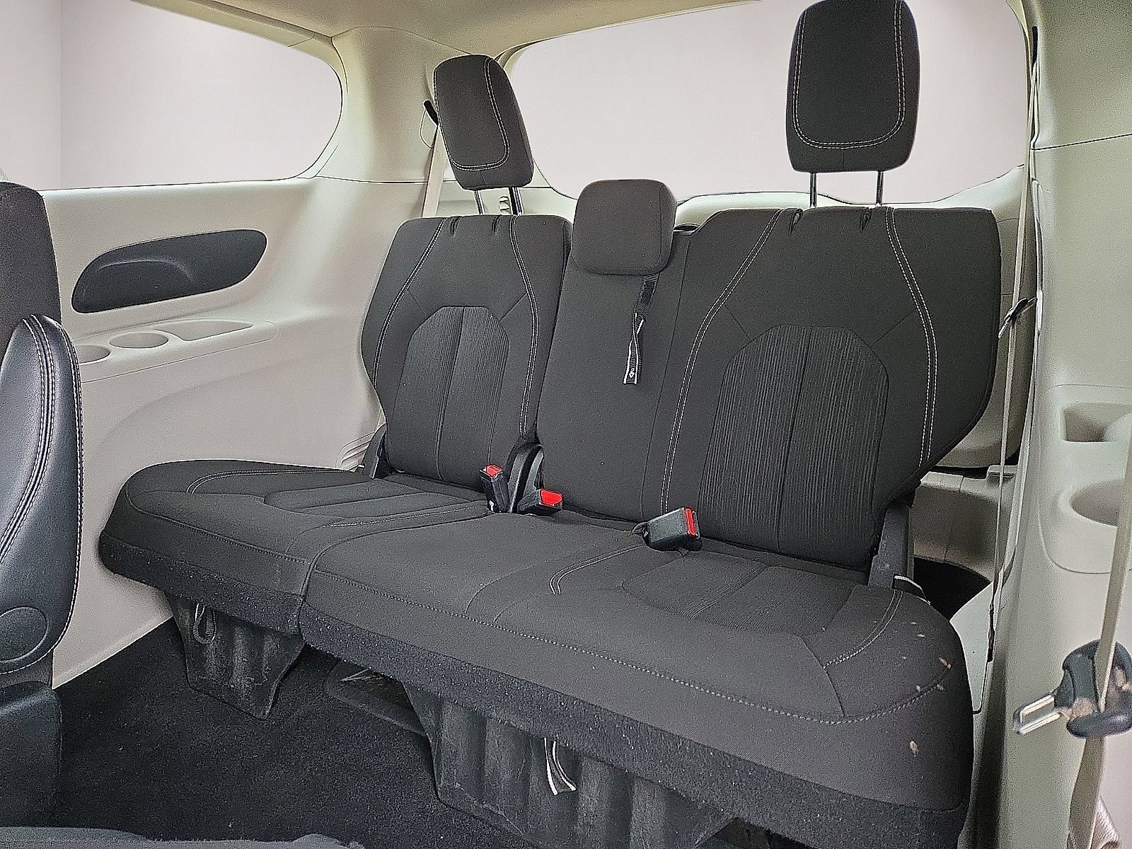 Used 2024 Chrysler Voyager LX FWD image 15