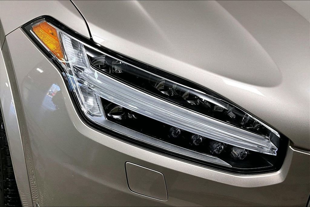 Used 2024 Volvo XC90 B6 Plus w/ Protection Package image 29