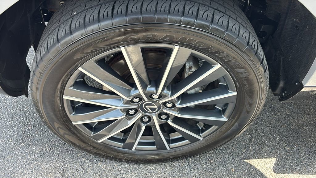 Used 2024 Lexus GX 550 w/ Accessory Package (2T) image 34