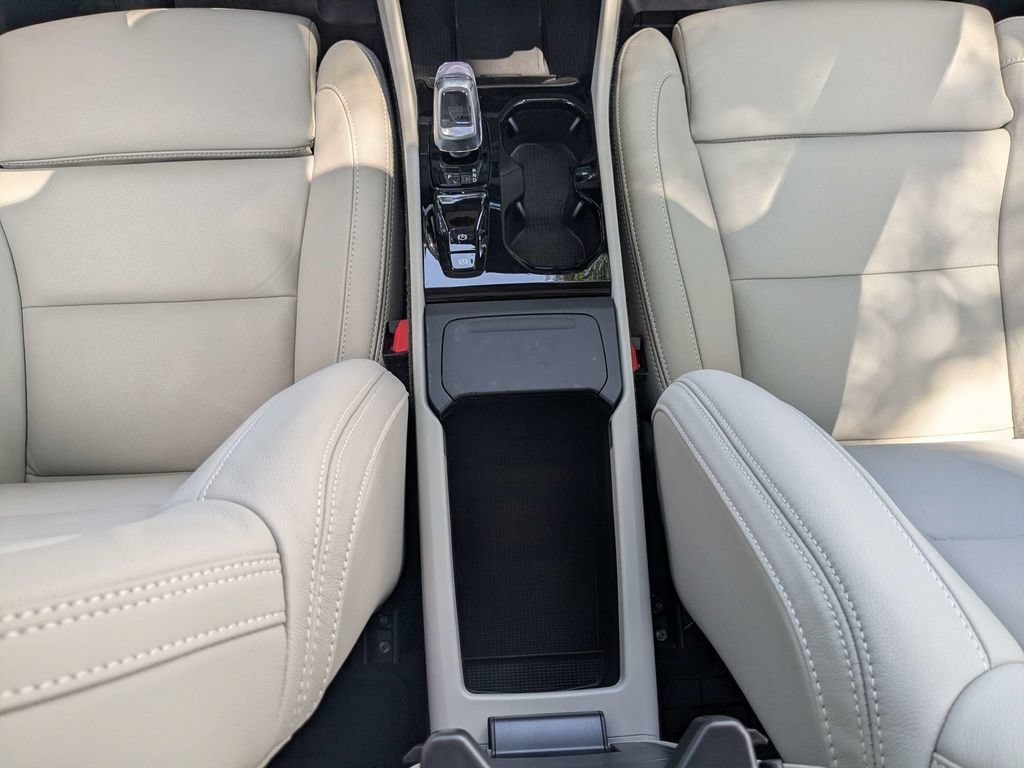 Certified 2026 Volvo XC40 B4 Plus w/ Protection Package Premier FWD image 26