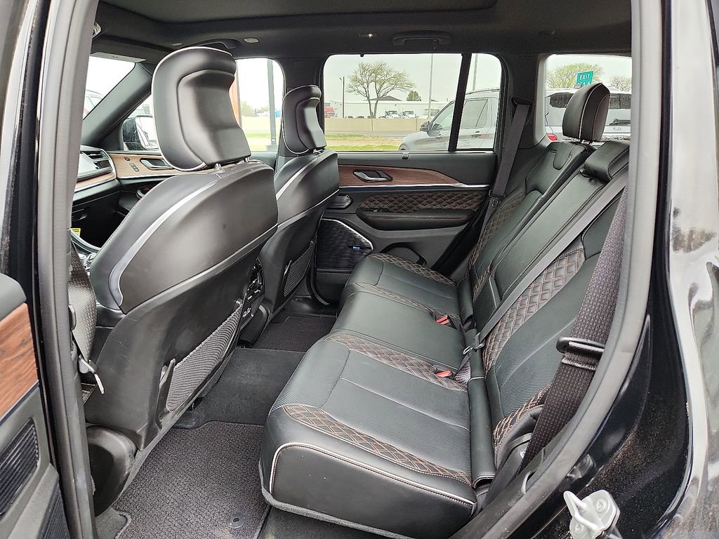 Used 2024 Jeep Grand Cherokee Summit w/ Luxury Tech Group V image 9