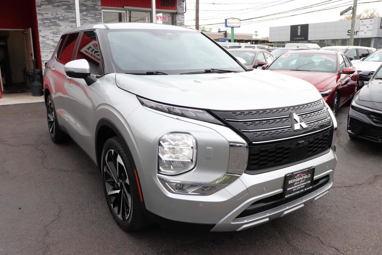Used 2024 Mitsubishi Outlander AWD image 7