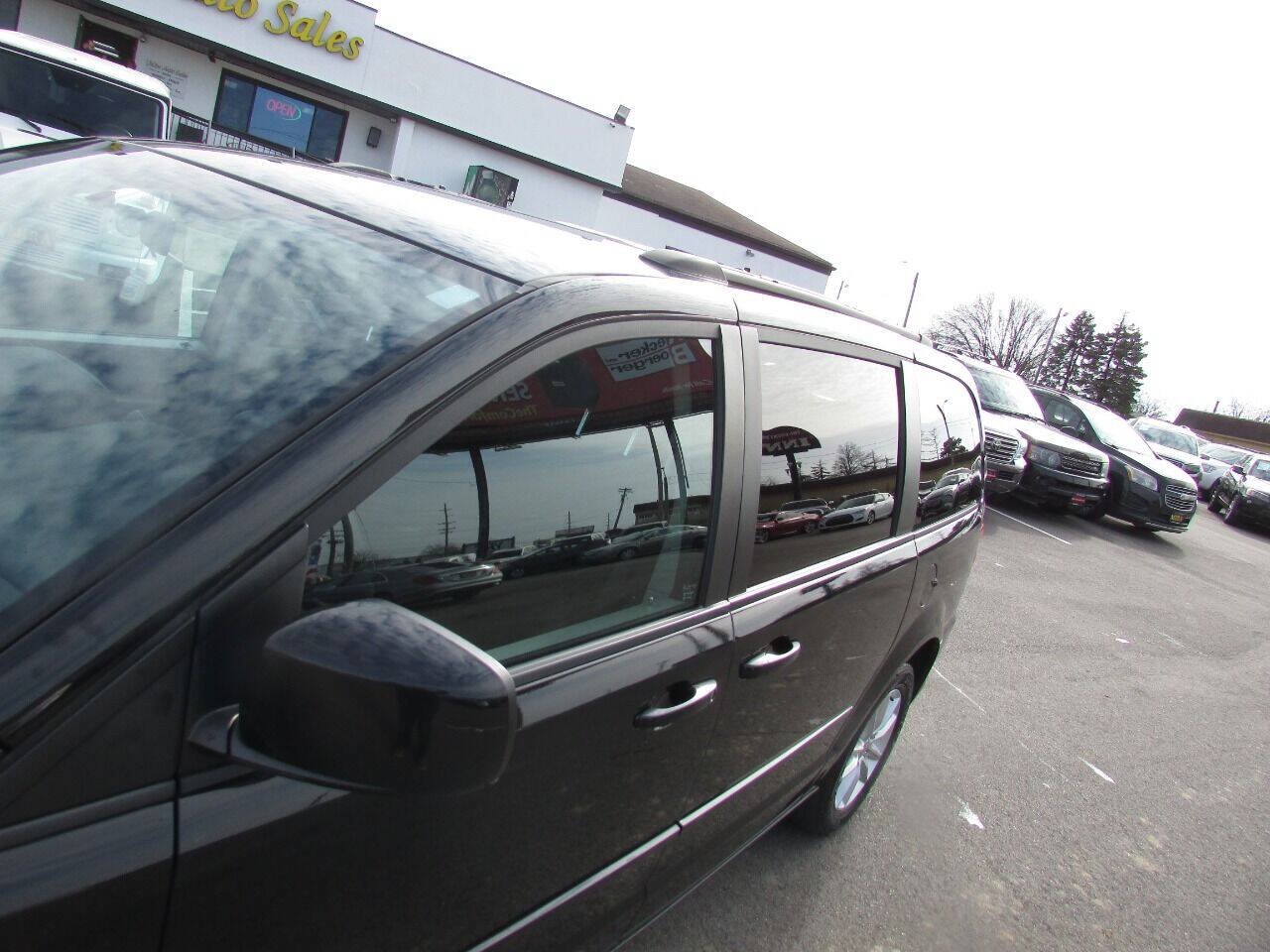 Used 2015 Dodge Grand Caravan SXT FWD image 39