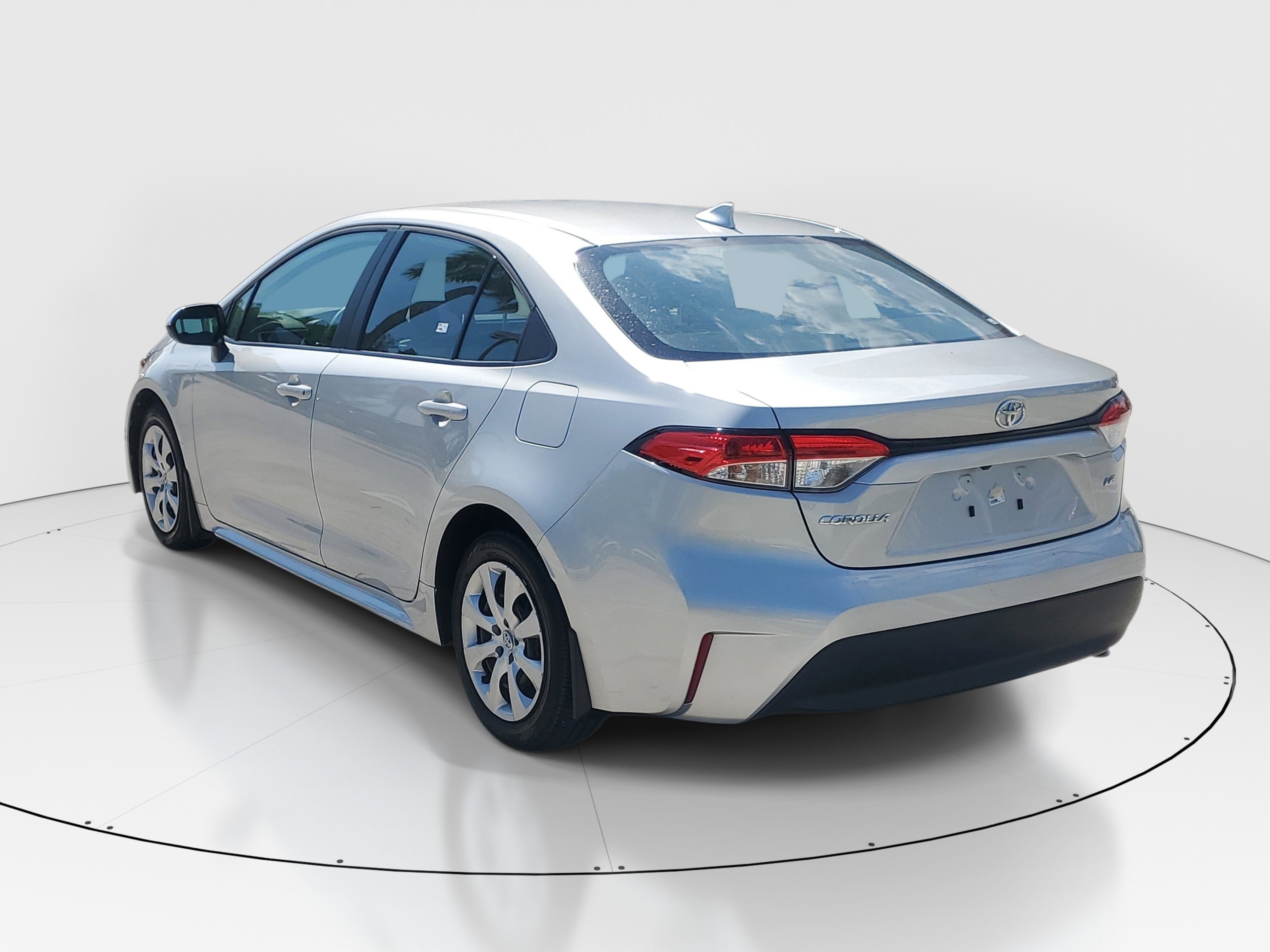 Certified 2025 Toyota Corolla LE FWD image 5