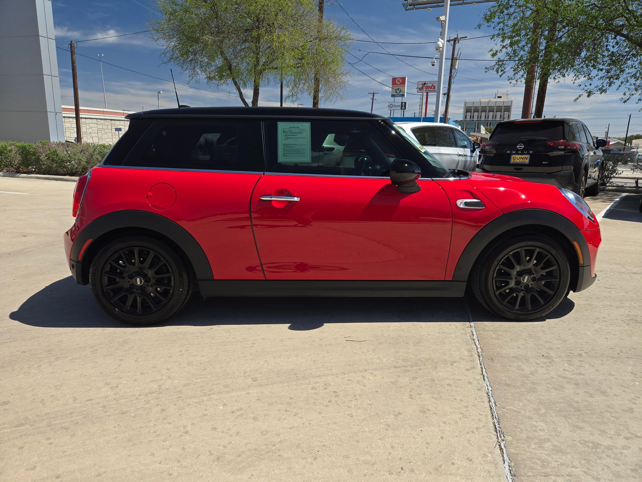 Used 2019 MINI Cooper 2-Door Hardtop image 2
