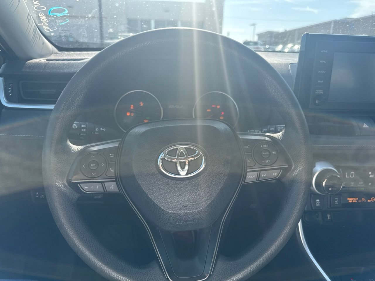 Used 2019 Toyota RAV4 XLE w/ Convenience Package FWD image 9