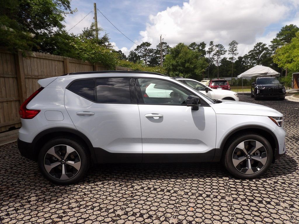 New 2026 Volvo XC40 B5 Plus w/ Protection Package Premier AWD/4WD image 4