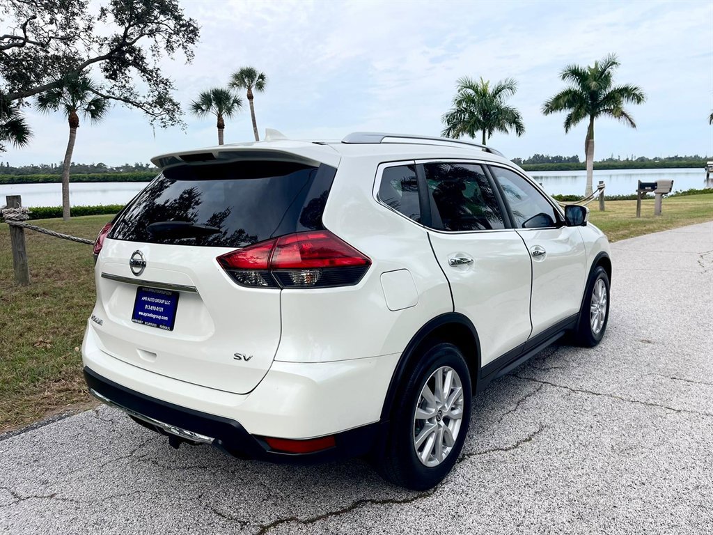 Used 2017 Nissan Rogue SV w/ SV Premium Package image 6