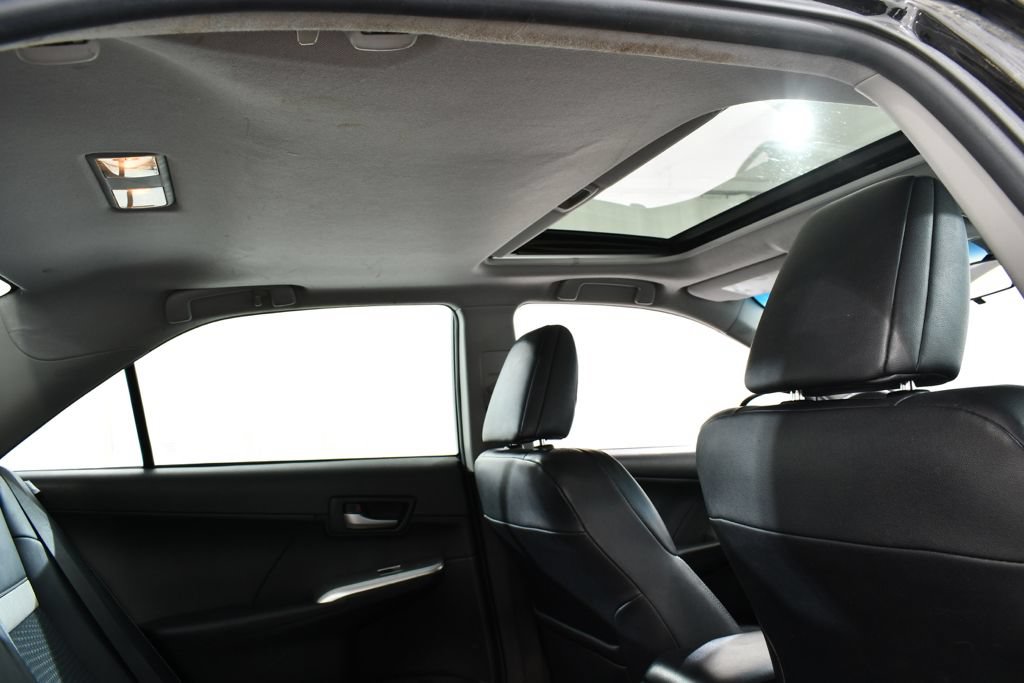 Used 2012 Toyota Camry SE FWD image 18