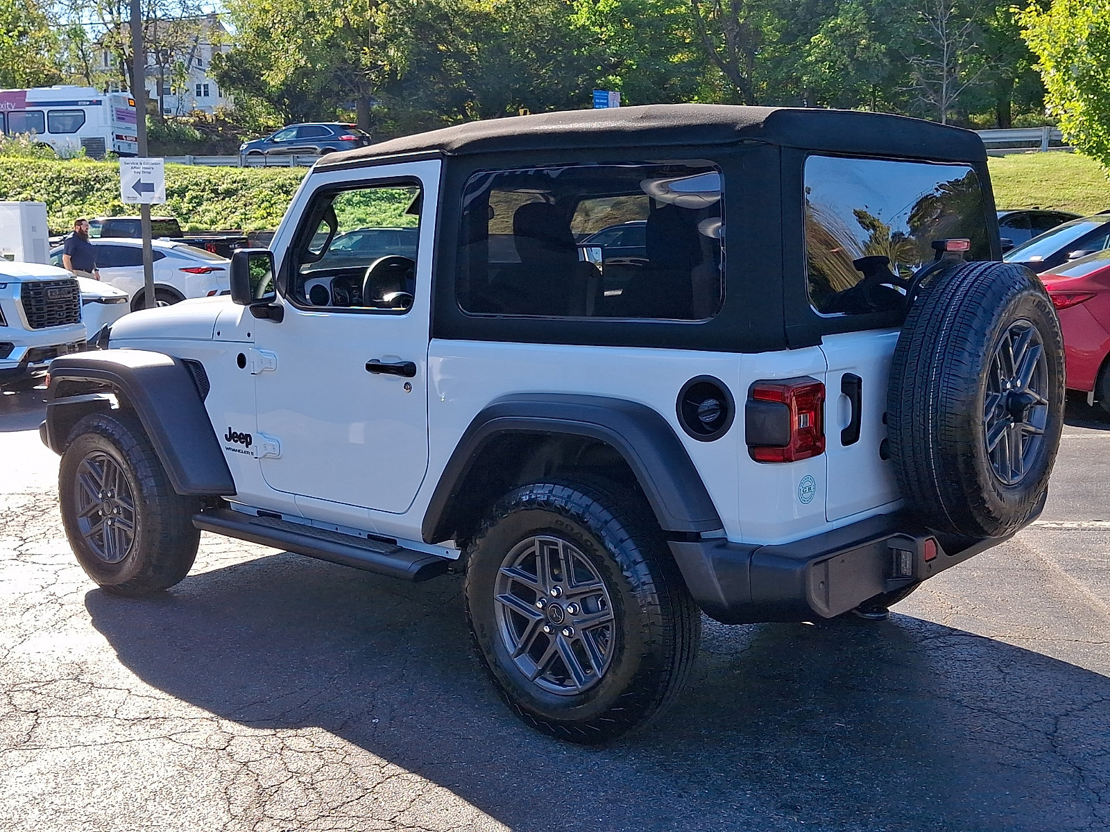 Used 2025 Jeep Wrangler Sport AWD/4WD image 4