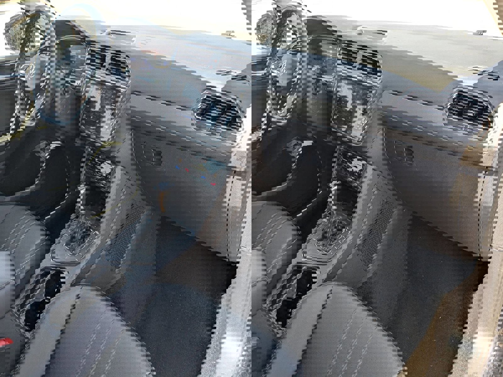 Used 2024 Volkswagen Tiguan SE image 52