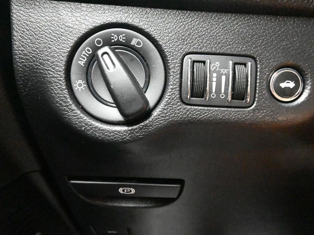 Used 2023 Dodge Challenger R/T w/ Performance Handling Group image 39