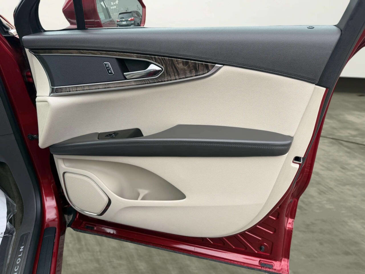 Used 2016 Lincoln MKX Reserve image 29