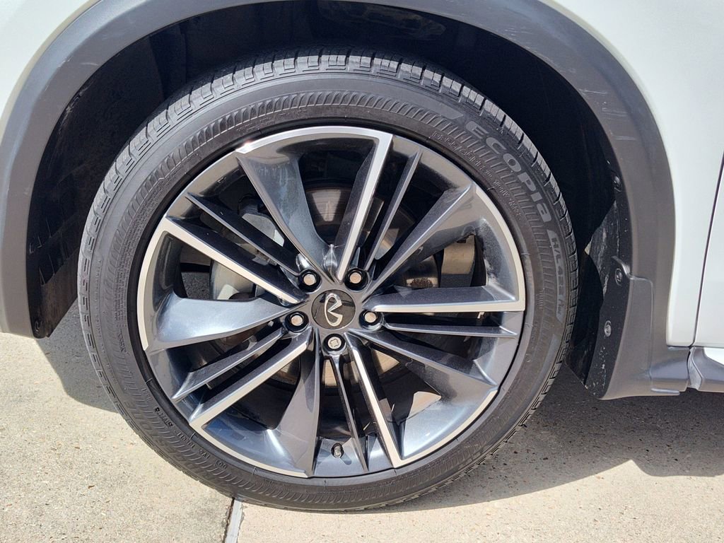 Used 2025 INFINITI QX55 Essential w/ Cargo Package image 16