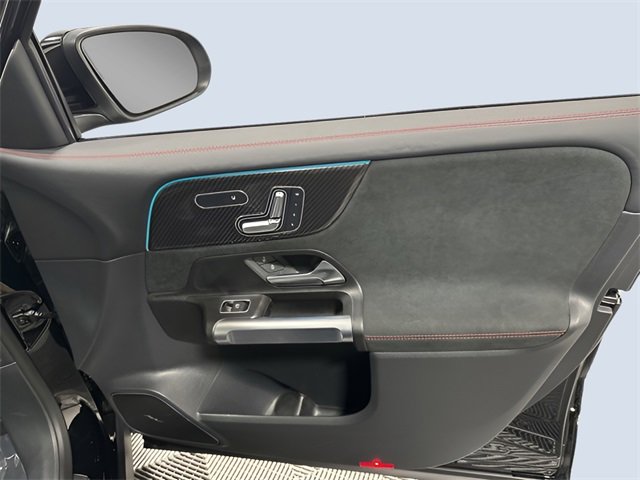 Used 2025 Mercedes-Benz GLB 35 AMG 4MATIC image 31