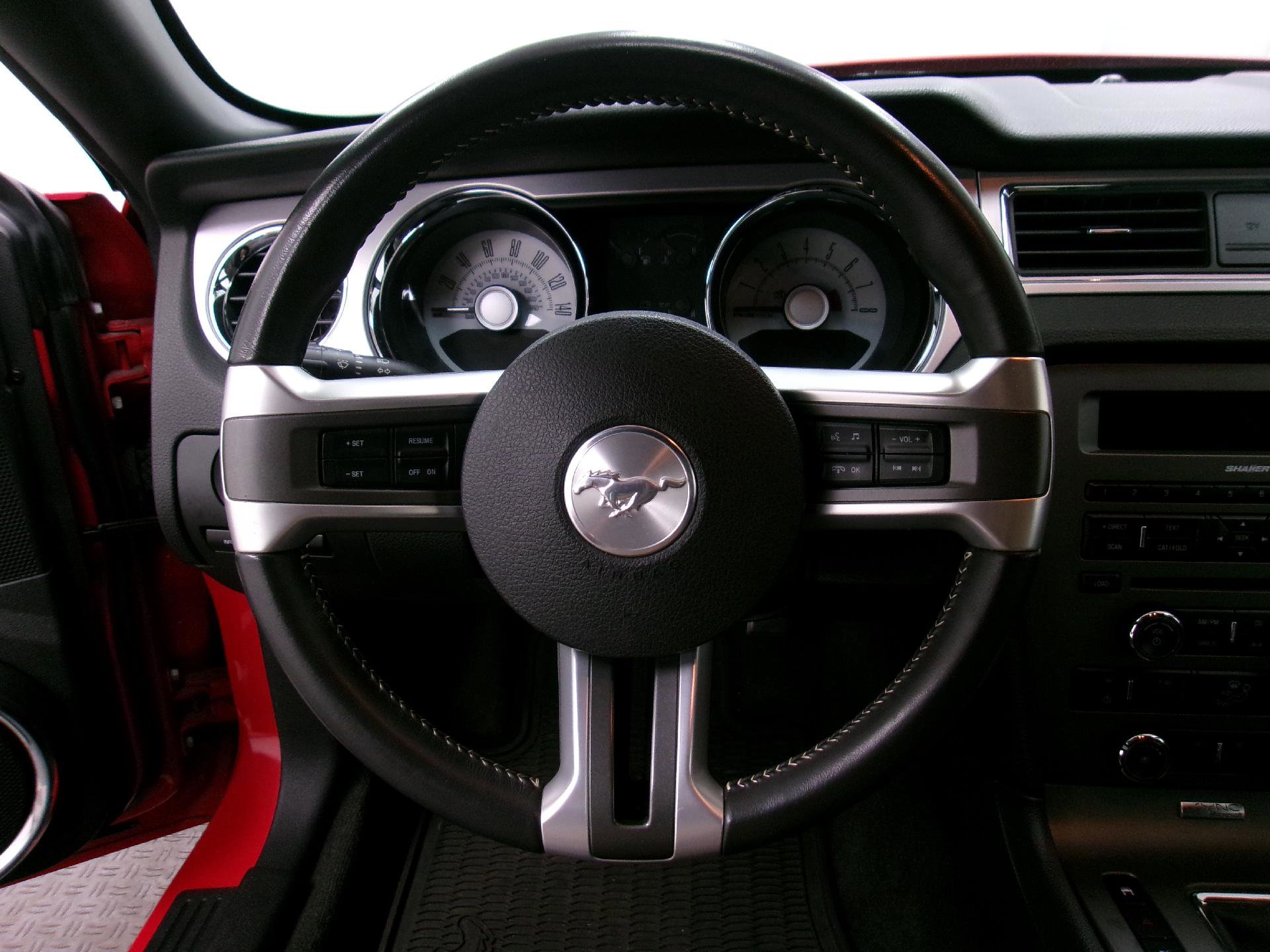 Used 2010 Ford Mustang GT image 4