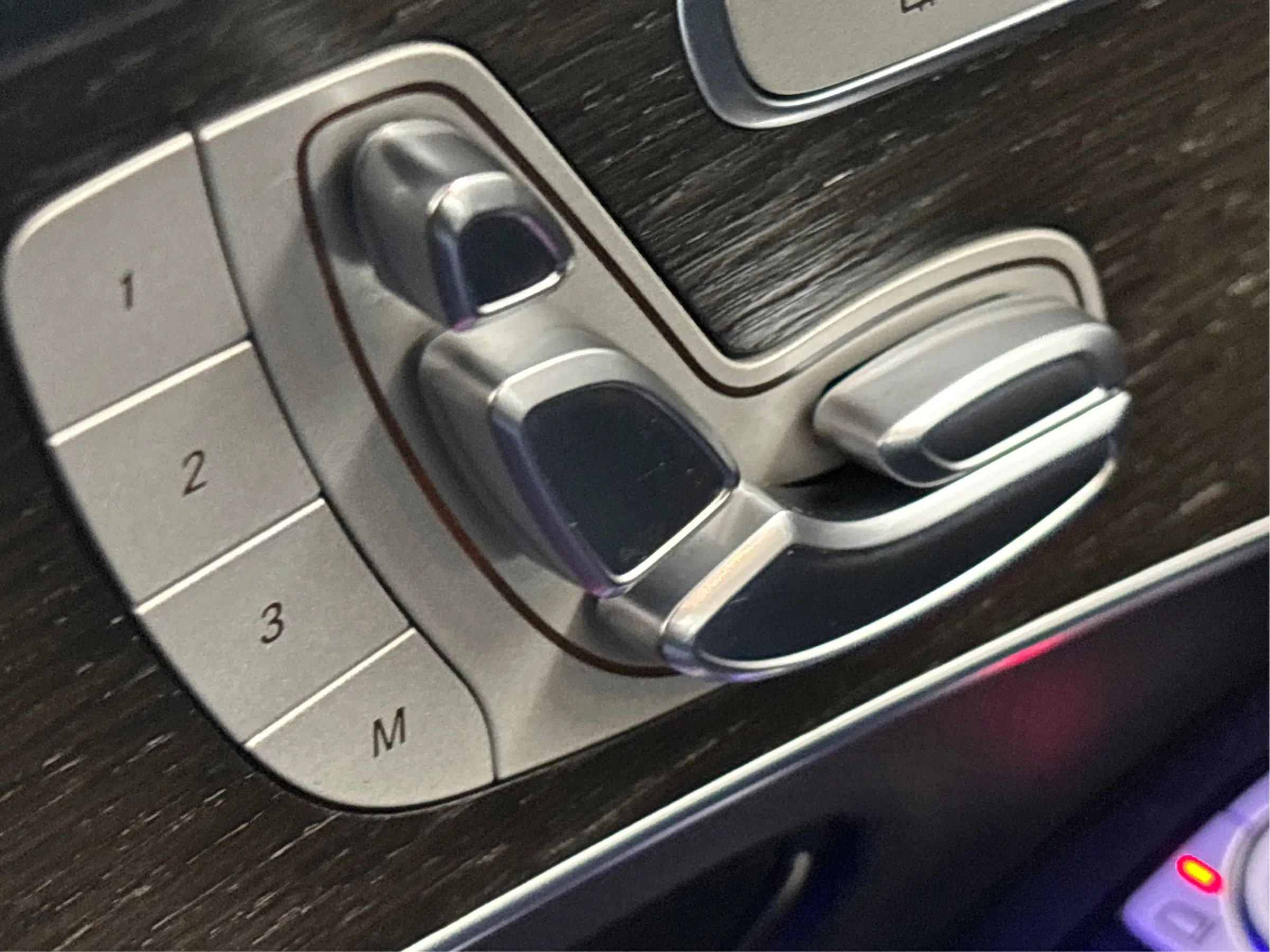 Used 2020 Mercedes-Benz GLC 300 4MATIC image 25