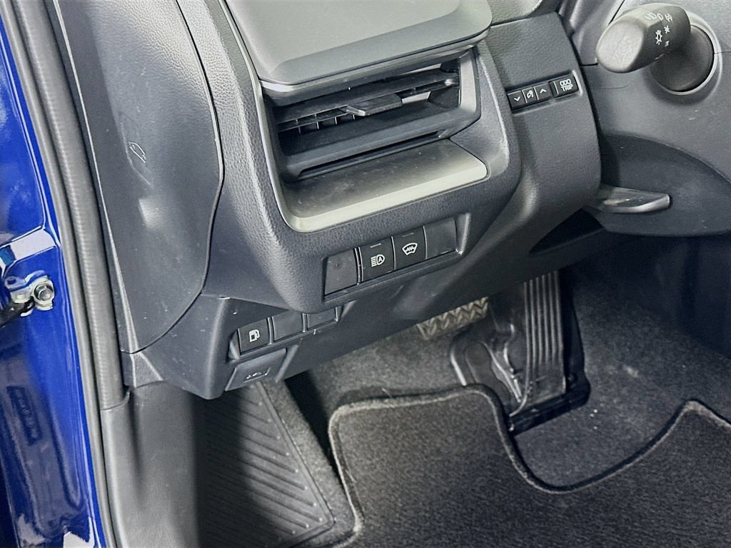 Certified 2024 Toyota Prius LE FWD image 10