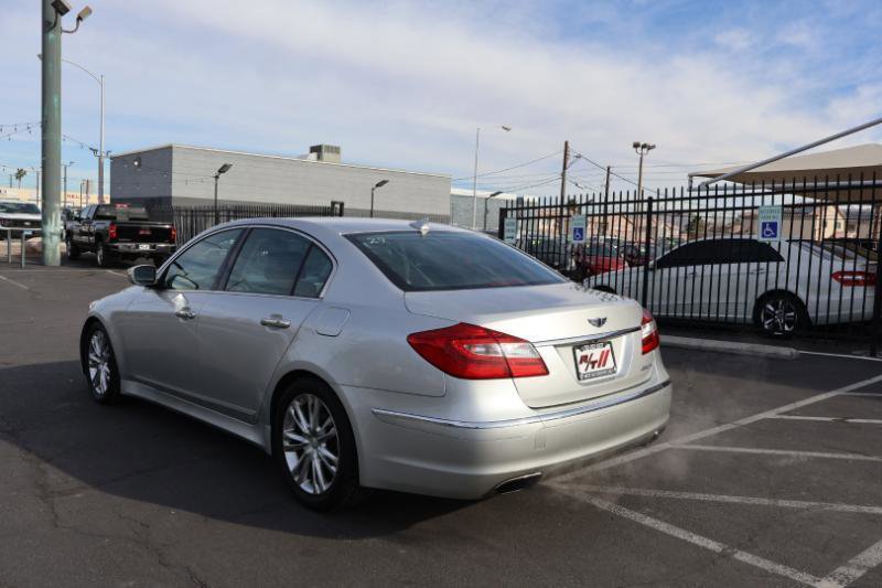 Used 2013 Hyundai Genesis 3.8 w/ Premium Pkg image 5