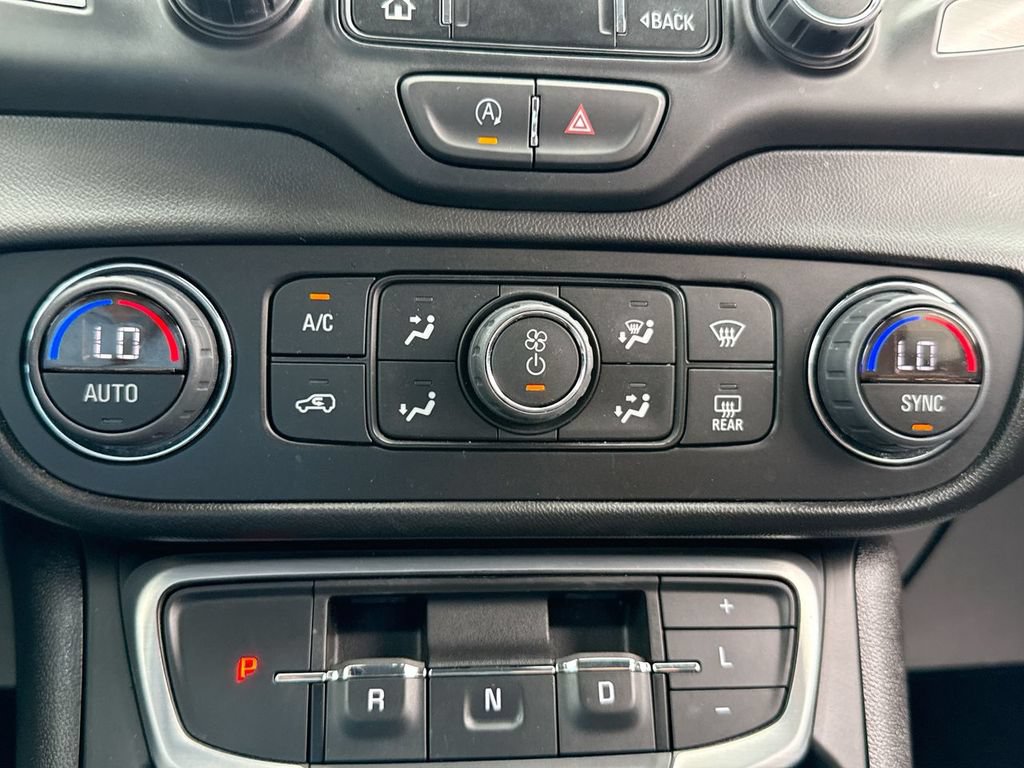 Used 2024 GMC Terrain SLT FWD image 19