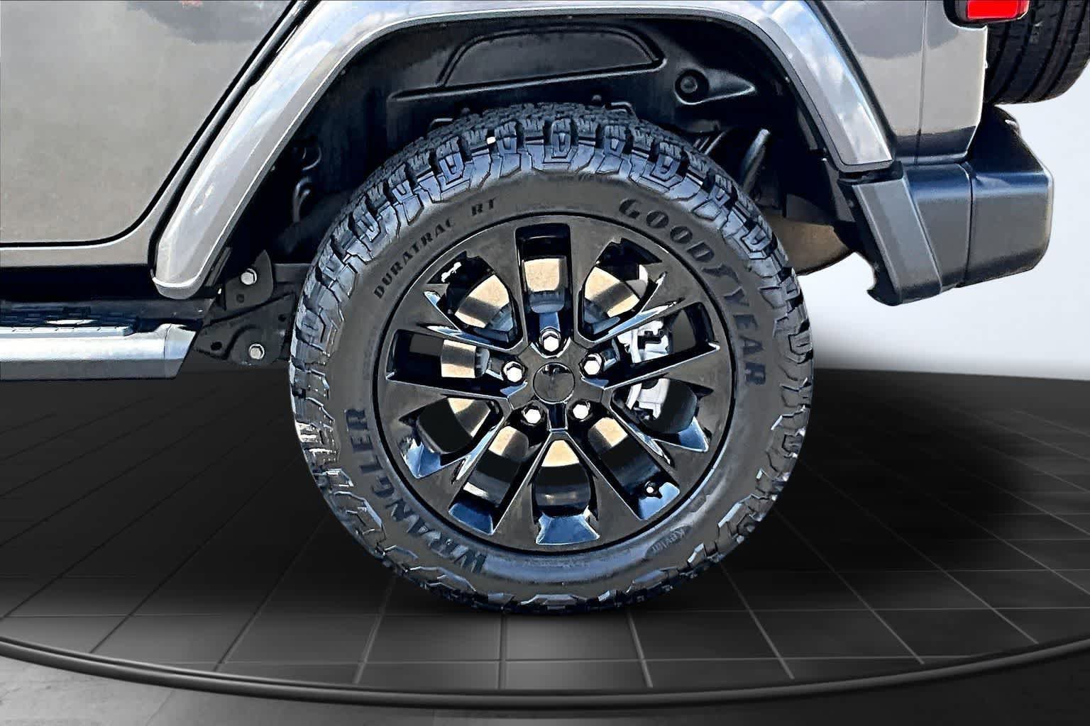 Used 2021 Jeep Wrangler Unlimited Sahara w/ Cold Weather Group AWD/4WD image 36