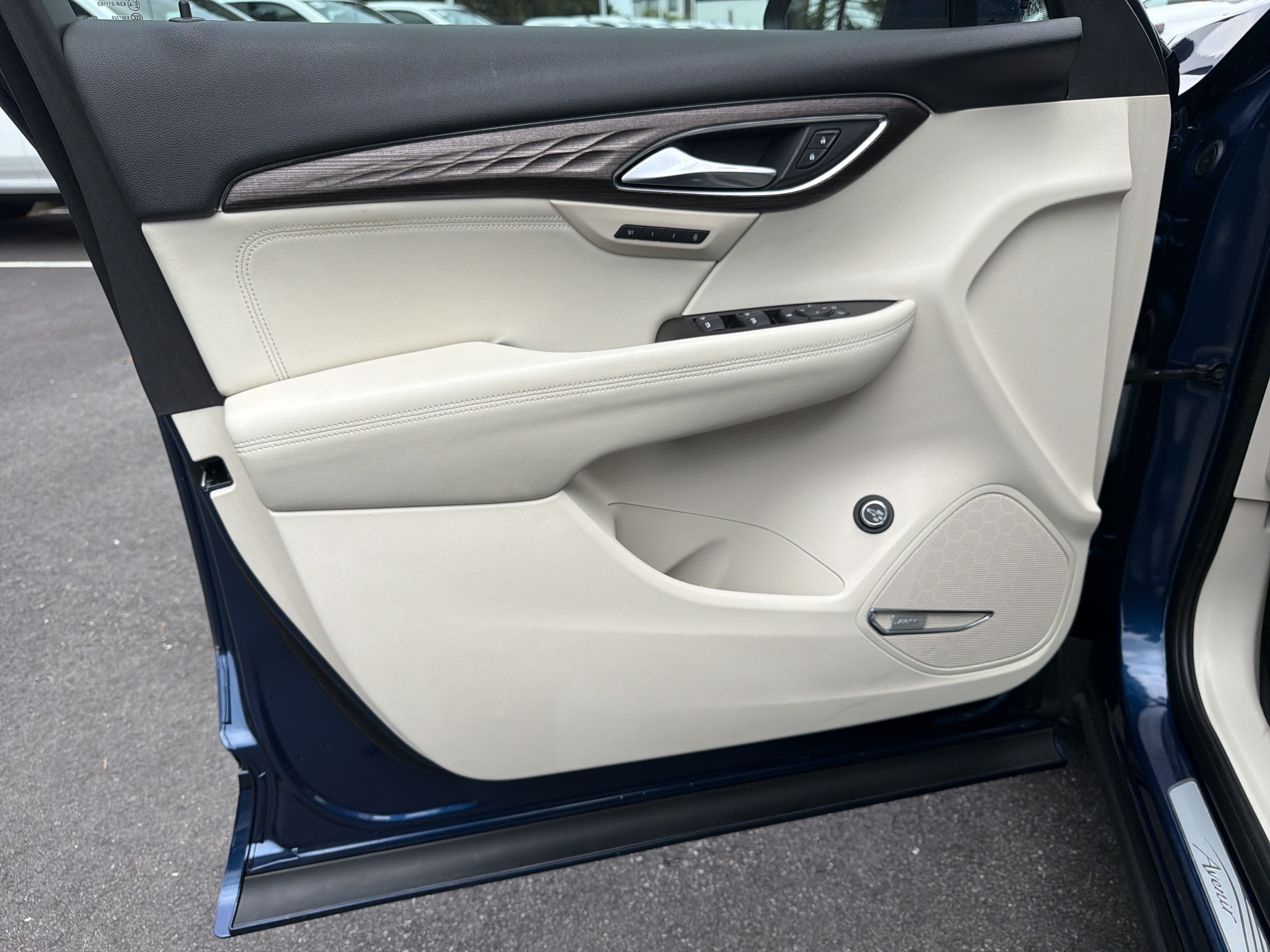 Used 2023 Buick Envision Avenir AWD/4WD image 13