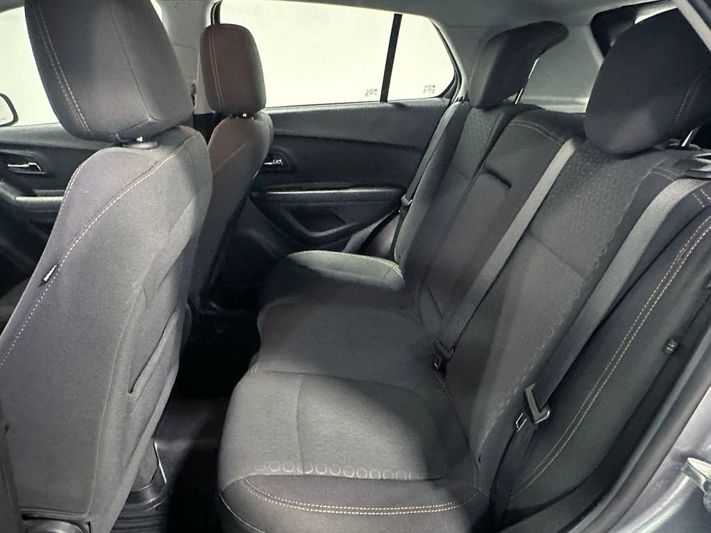 Used 2020 Chevrolet Trax LS FWD image 16
