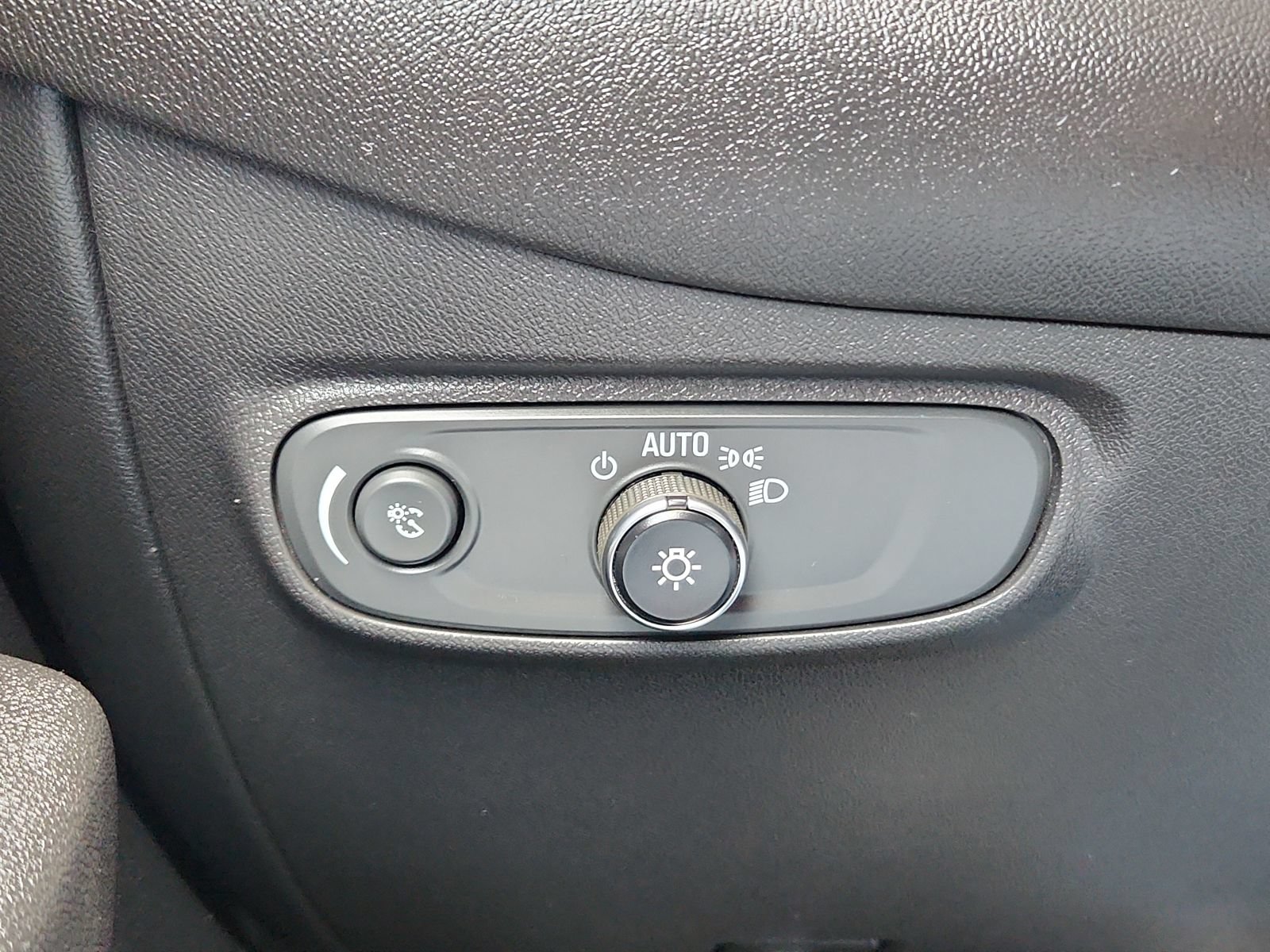 Used 2023 Chevrolet Equinox RS FWD image 17