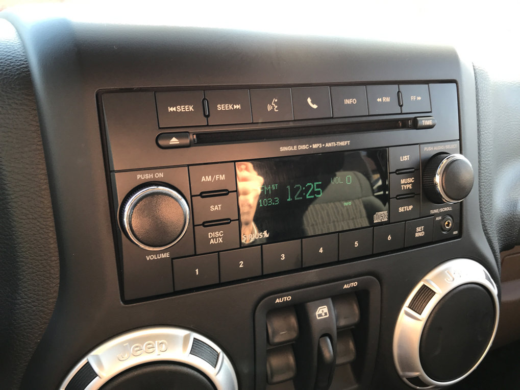 Used 2012 Jeep Wrangler Unlimited Rubicon w/ Connectivity Group image 16