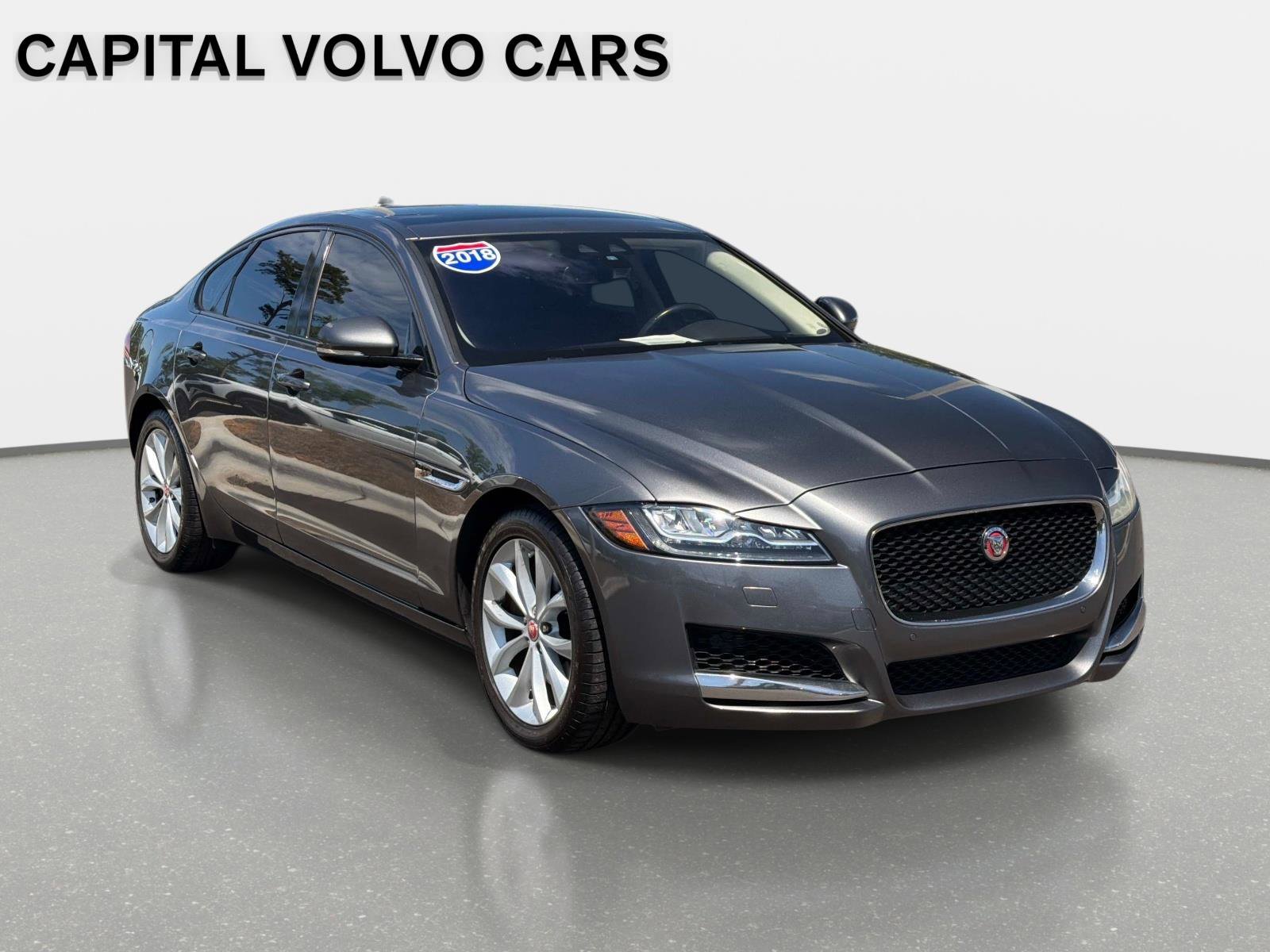 Used 2018 Jaguar XF Premium RWD image 4
