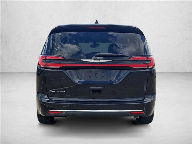 Used 2025 Chrysler Pacifica Select image 7