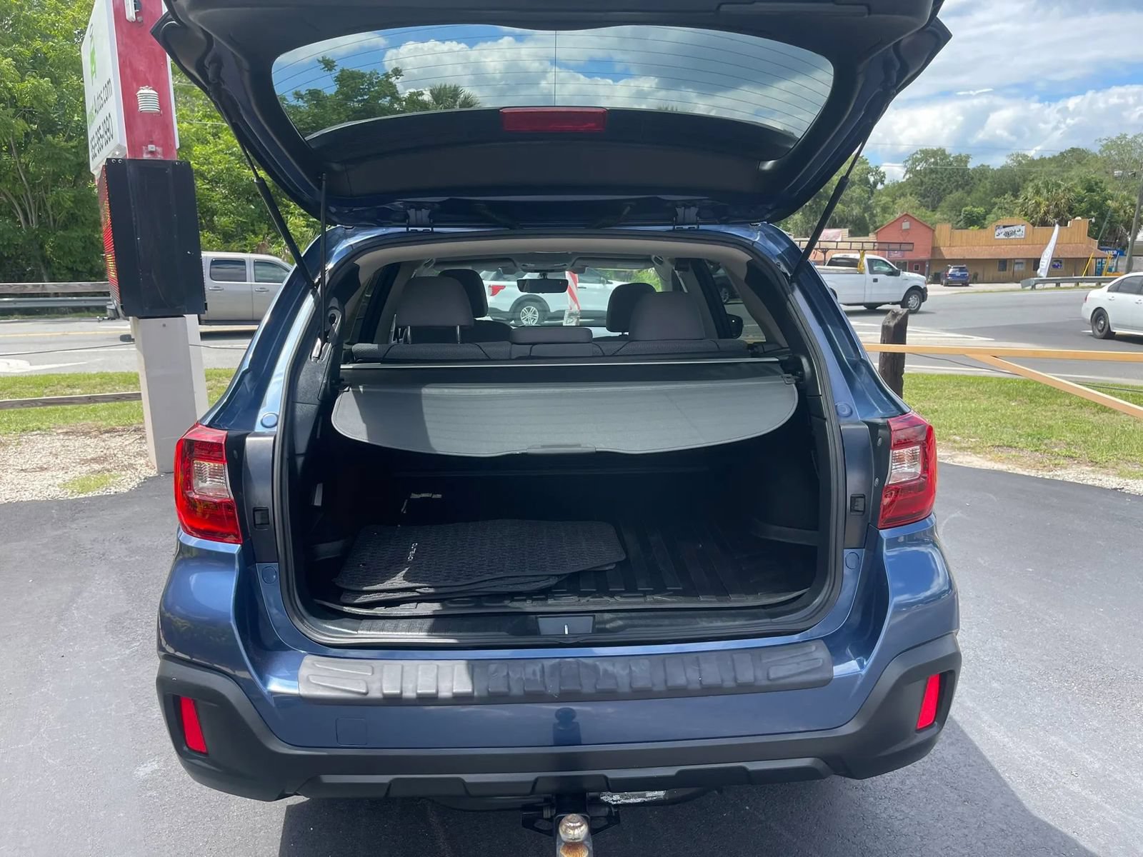 Used 2019 Subaru Outback 2.5i Premium AWD/4WD image 6