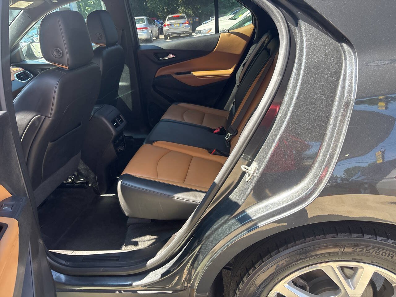 Used 2018 Chevrolet Equinox Premier FWD image 12