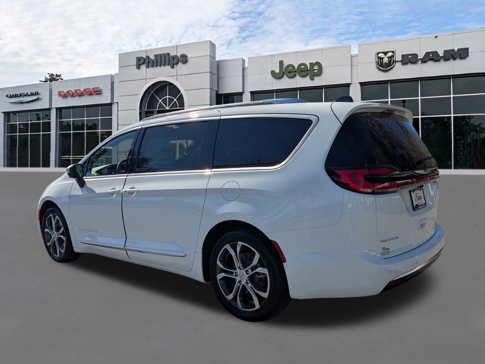 New 2026 Chrysler Pacifica Pinnacle FWD image 5