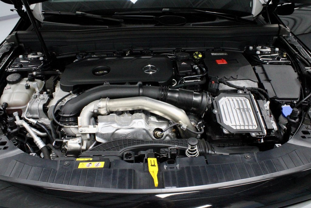 Used 2025 Mercedes-Benz GLB 250 image 17