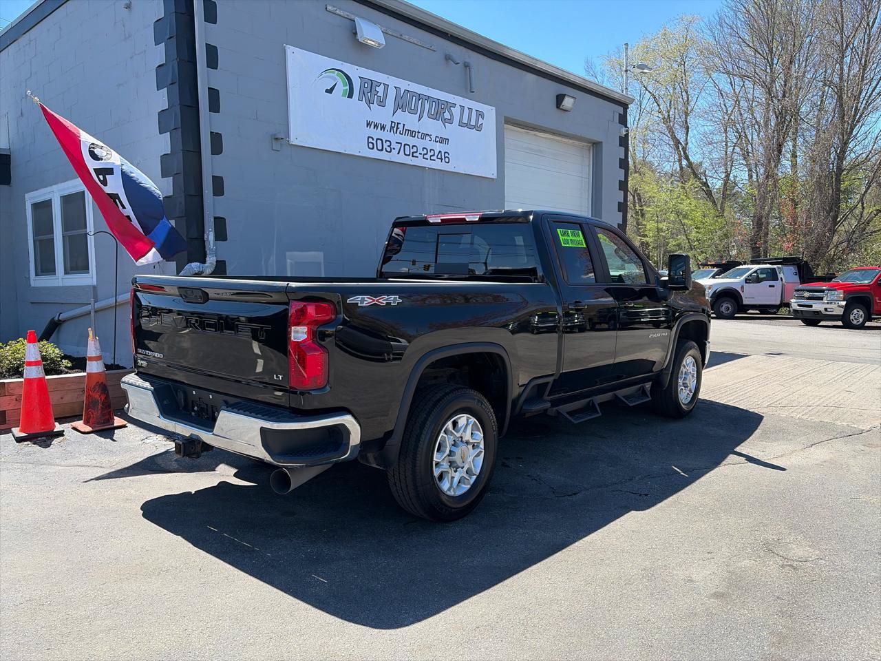 Used 2025 Chevrolet Silverado 2500 LT w/ Convenience Package AWD/4WD image 5