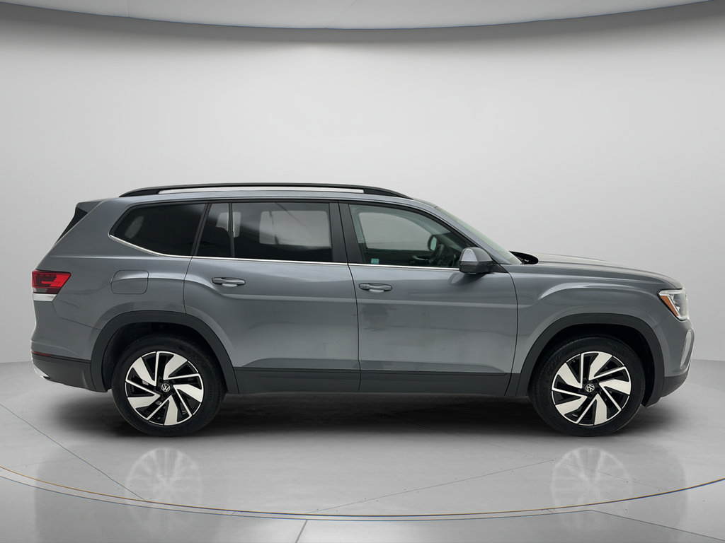 Used 2025 Volkswagen Atlas SE AWD/4WD image 2
