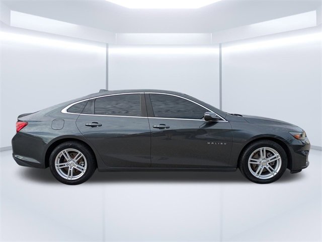 Used 2017 Chevrolet Malibu LT image 3