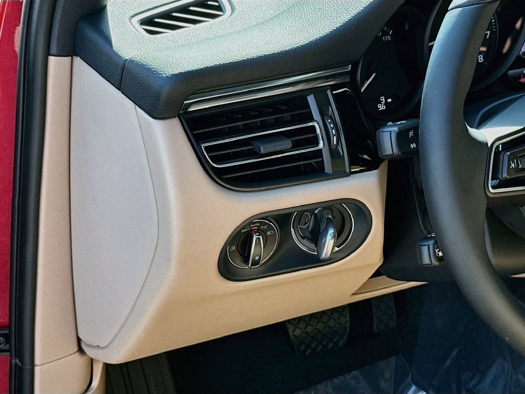 New 2026 Porsche Macan AWD/4WD image 10
