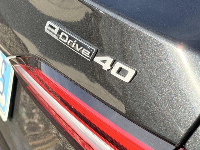 Used 2026 BMW i5 eDrive40 w/ Premium Package RWD image 7