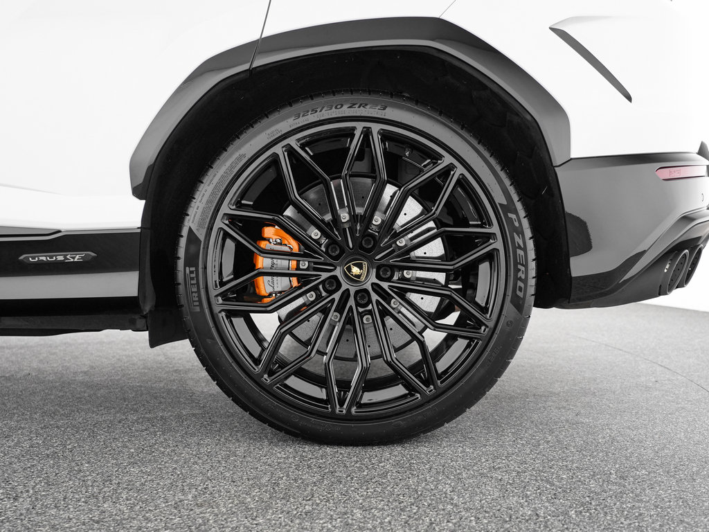 Used 2025 Lamborghini Urus SE AWD/4WD image 34