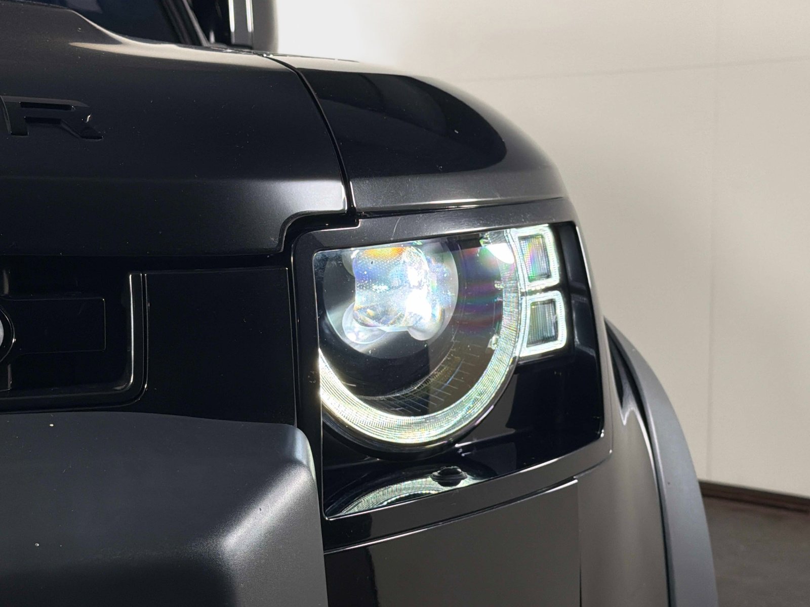 Used 2023 Land Rover Defender 130 SE AWD/4WD image 10