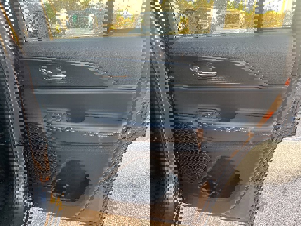 New 2025 Jeep Grand Cherokee Altitude image 12