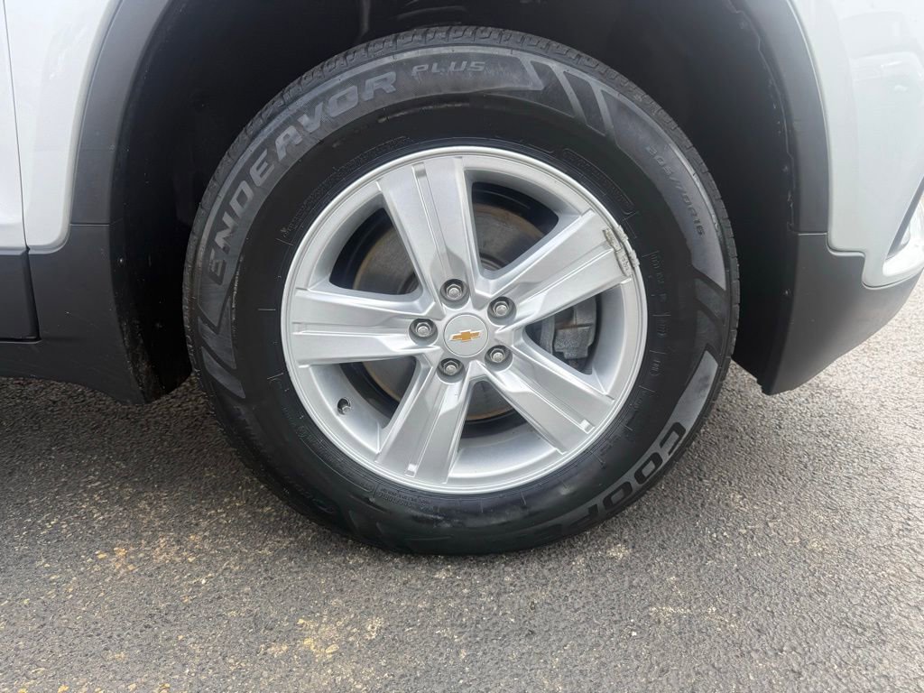 Used 2017 Chevrolet Trax LT w/ LT Convenience Package AWD/4WD image 46