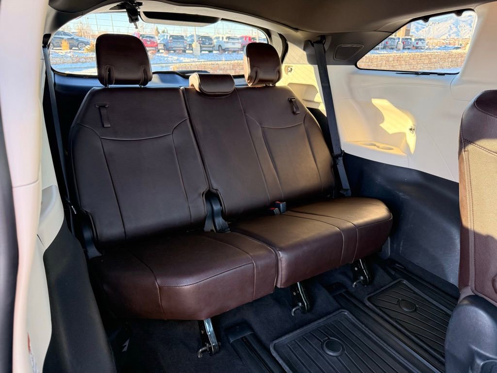 Used 2022 Toyota Sienna Platinum image 30